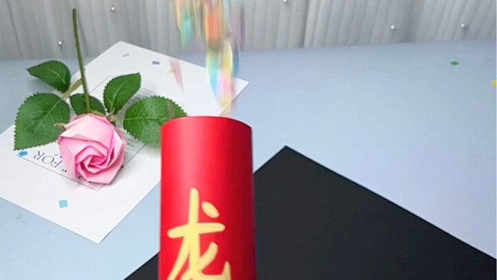 Make fun fireworks yourself using rubber bands and bottle caps—come try it out with the kids!