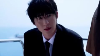 Siang dia pengawal dinginku, tapi malam dia menginginkanku dan memanjakanku tanpa henti