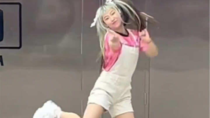 رقصة مقلدة لـ [TWICE - YES OR YES] في عصر النهضة!