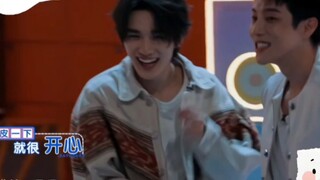 丁哥手把手教学高瀚宇开场舞 太搞笑了