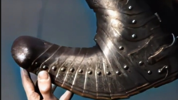 Rekaman nyata baju besi raja tahun 1924: seluruh tubuh tak tertembus pedang dan panah, dengan desain