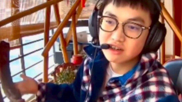 Looking back at KangKang’s livestream from his hometown balcony—back then, his meat wasn’t as plump 