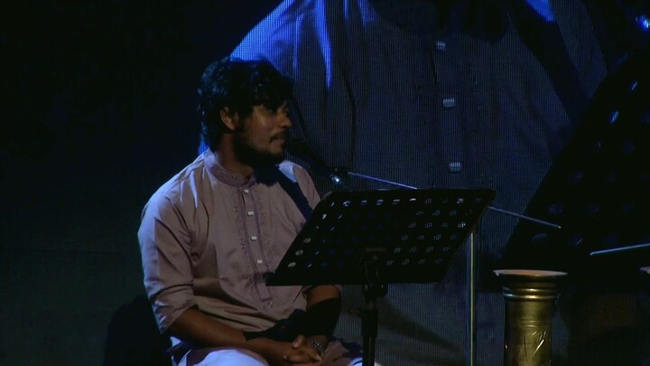 তোমাকে ভালোবাসার জন্য আমার কোনো বিশেষ কারণের প্রয়োজন নেই। তুমি আছো, এটাই আমার কাছে সবচেয়ে বড় কারণ। দ