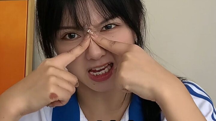 สาวหน้าโด่งผุดขึ้นจากพื้นดิน