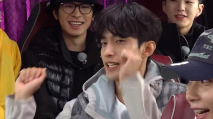 When DK suddenly goes live, the other person: silence is deafening