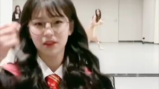 【Bạch Tri Hiến/fromis_9】Phòng tập luyện quay trực tiếp cosplay Hermione trong "Pinocchio", cô gái ph