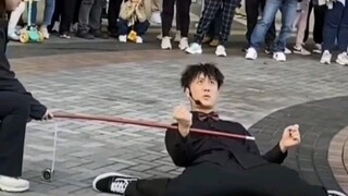 难！举竿我都蹲不下去啊！