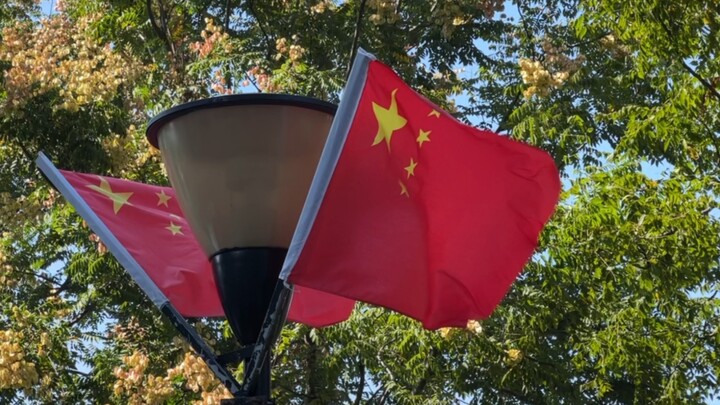 五星红旗的“五星”，英语是 five-star 还是 five-starred？