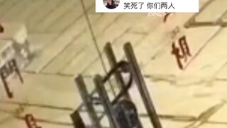 Pelanggan mengatakan akan pergi membeli sesuatu saat mewarnai rambut, setengah jam kemudian belum ke