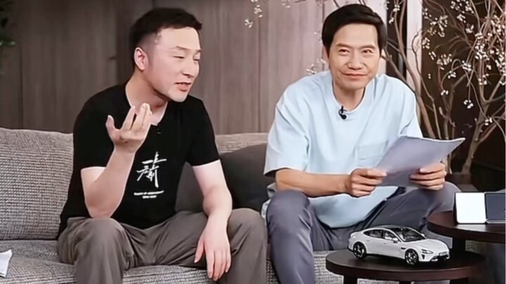 أصبح الموظف المجاور لـ Lei Jun مشهورًا، وأشاد Lei Jun بذكائه العاطفي العالي.
