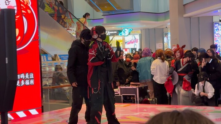 วันนี้บนเวที x118 ได้เห็นมู่ซื่อเฉิงและหลิวหวยที่หล่อสุดๆ!!!! (ปล. มู่ซื่อเฉิงคืออาจารย์เฮ่อกูซิง ส่