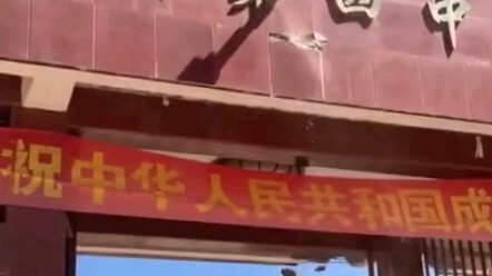 Trải nghiệm khi tốt nghiệp trở về lái máy xúc phá dỡ trường cũ là như thế nào?