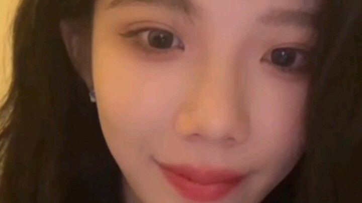 【Shen Mengyao】Re-watching her final livestream—she was actually holding back tears. You’re about to 