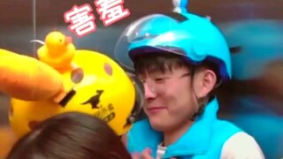 ชนกันแล้ว! พี่น้องผู้ส่งอาหาร Meituan และ Ele.me เจอหน้ากันในลิฟต์~