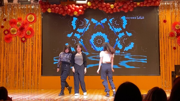 รุ่นพี่เป็นเกิร์ลกรุ๊ปของรุ่นพี่ ive ELEVEN