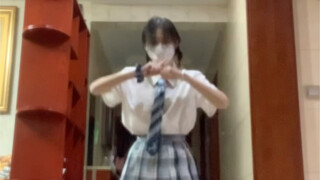 "Cute くてごめん" (I'm so sorry that I'm so cute💛)