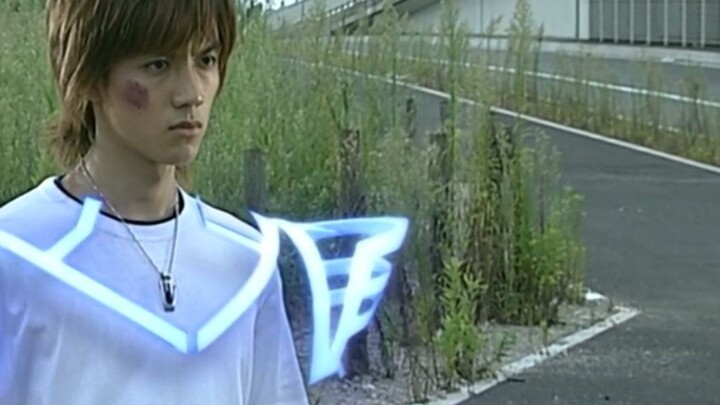 Perhatikan Kamen Rider [Agito-Kabuto] yang pengendara utamanya berubah menjadi pengendara sekunder (