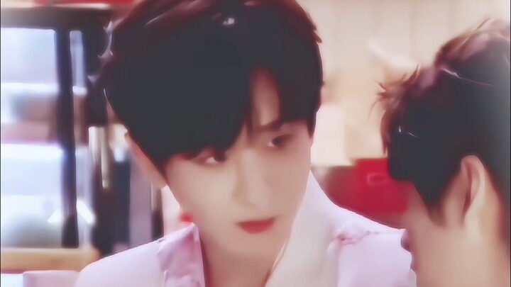 【Cheng Yi】Adegan ini sangat mirip dengan seorang tokoh ternama di dunia opera yang dibawa keluar unt