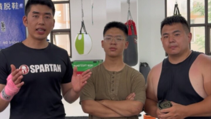 受到职业运动员邀请展示内家功夫