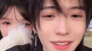 Thần tượng từng tham gia tuyển chọn đầu tiên công khai chuyện tình yêu đồng giới nam nữ thứ hai: "Dứ