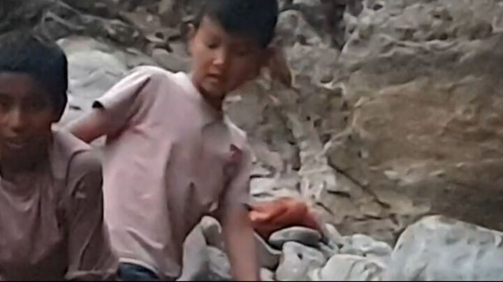 duwali fishing in Nepal |