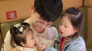 Một ngày của một bé gái 11 tháng tuổi tràn đầy năng lượng có bận rộn đến thế nào? Đi đến những nơi đ