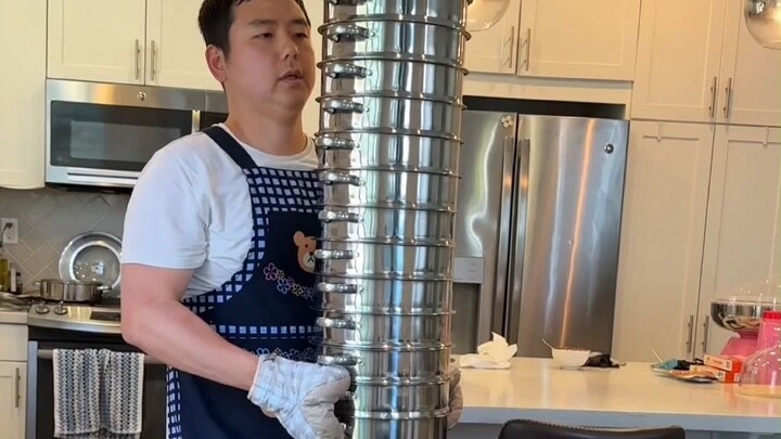 Kalau punya suami yang jago masak, di rumah aja udah bisa nikmati prasmanan seafood! Begitu banyak k