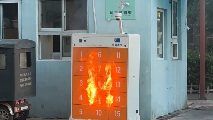 Tủ sạc pin xe điện ở Thiên Tân phát nổ dữ dội: Đang đứng gần thì nghe tiếng nổ, quay đầu lại thấy tủ