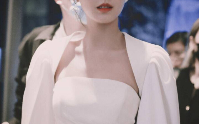 [Zhang Yuxi] This is what a rich lady is!
