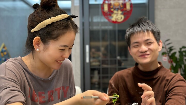 เพื่อให้เธอรู้สึกดีใจ ฉันเลยแอบพาเด็กชายคนนี้กลับมาที่บ้าน