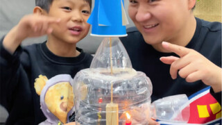 أحضر زجاجتين بلاستيكيتين، واجعل الطفل يفهم كيفية تشكل الرياح في دقيقة واحدة