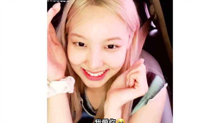 Nayeon: Halo, terima kasih kalian, aku cinta kamu, aku cinta kalian (dalam bahasa Mandarin)