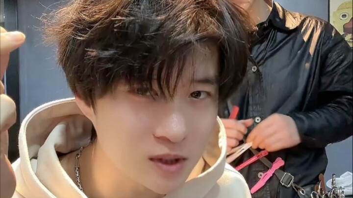 真有人能笑着走出理发店吗？