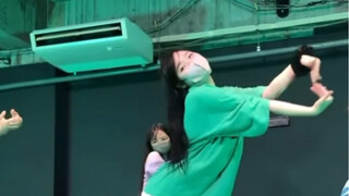 Niki sister dance after like