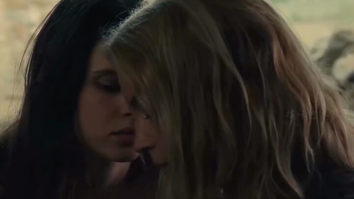 [Movie][Benedetta] The romance between two young nuns