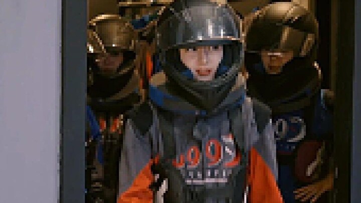 Reba mengendarai karting dan sepanjang perjalanan mencari pemilik mobil nomor 24