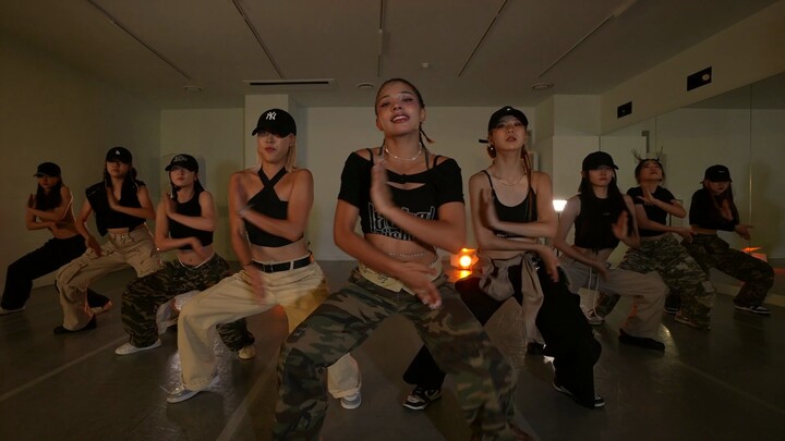 ลิซ่า - นักออกแบบท่าเต้น Rockstar Dance