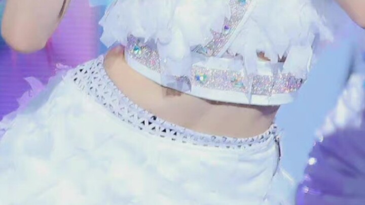 ไอดอลสาวผู้มีตำนานหุ่นสุดปัง ทั้งคลิปจับข้อเท้า-โชว์กล้ามหน้าท้องแบบชัดๆ, คลิปโชว์ซิกซ์แพ็กหน้าท้อง 