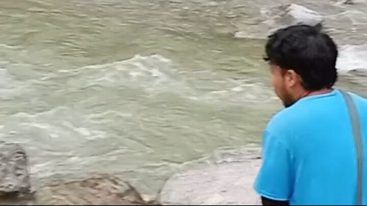 cast net fishing in Nepal |