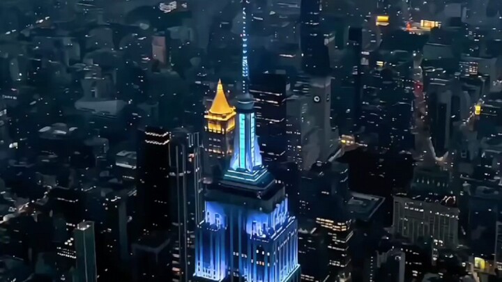 “仿佛来到了小说里的A市”