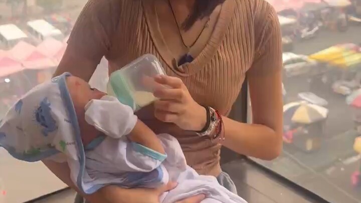 一直是夏天的菲律宾,让我没有办法感觉到时间的流逝,但脸上的皱纹还是给我记录了年华,来来去去公司生了好多个孩子,每次生孩子都是我出钱又出力,看到新生的婴儿我感觉到希望和快乐;公司也死了很多各种各样的亲