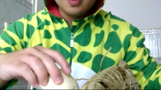 ASMR EATING SOUNDS - STICKY RICE DUMPLING IN LEAF LOTUS AND BAPAO CHICKEN