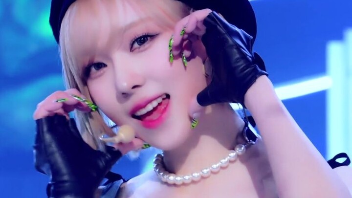 Beret Golden Winter Sweet! aespa Kim Mina Girls 220722 Vertical Live Shot