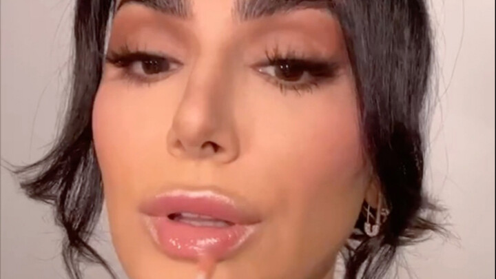 ลิปกลอสเนื้อไฮไลต์เพิ่มความอวบอิ่ม แค่นี้ก็ได้ริมฝีปากหนาสวยแล้ว?