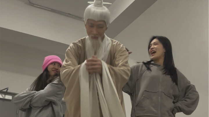 Lanjutkan musik, lanjutkan tari~