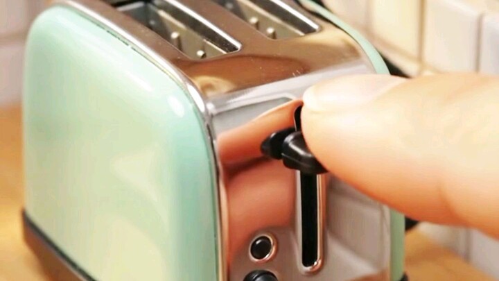 😱 Watch This Toaster Make Perfect Toast! 🔥 #Shorts