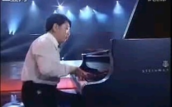 Lang Lang memainkan fragmen "Crazy Six" ketika dia masih remaja