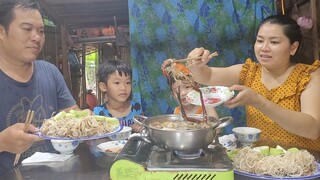 Tôm Càng Xanh Kho Mắm Ăn Sẽ Như Thế Nào( 2 Bé Không Rời Mắt Khỏi Con Tôm)ATML &FAMILY T128