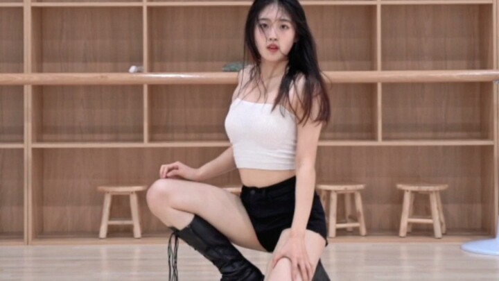Aku sudah menonton panggungnya seratus kali [Bad Girl Cover Dance]