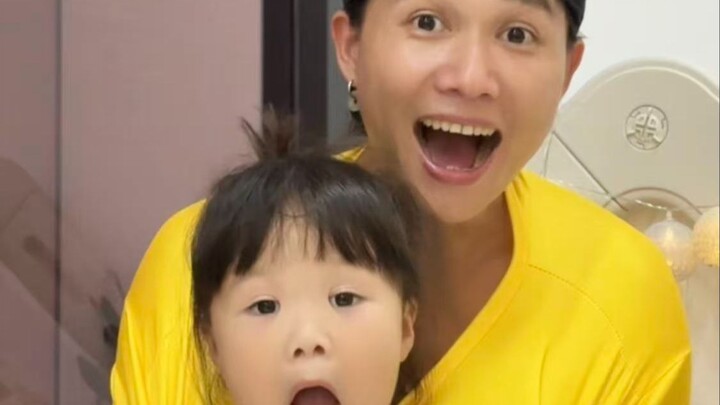 我女儿老是疑惑她的童年为什么和其他小孩不一样